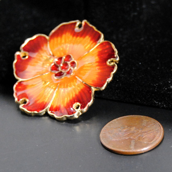 Brooch Pin Vibrant Flower Jewelry - Picture 3 of 3